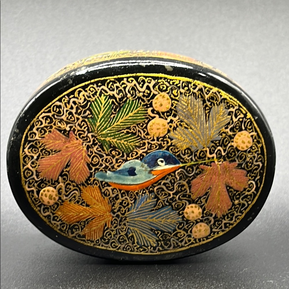Made in Kashmir India lacquered papier-mâché trinket box, 1.5“ x 3“ bird motif